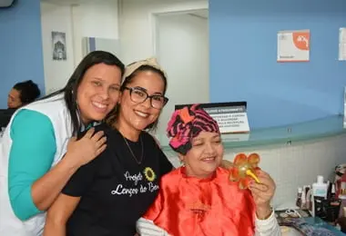 Ação resgata autoestima de pacientes oncológicos no Hospital Santa Izabel