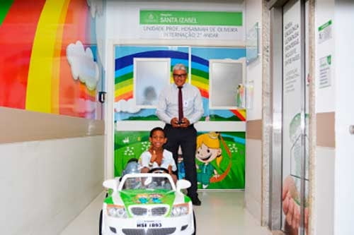 Humanização: Carro elétrico infantil diverte garotada no Hospital Santa Izabel
