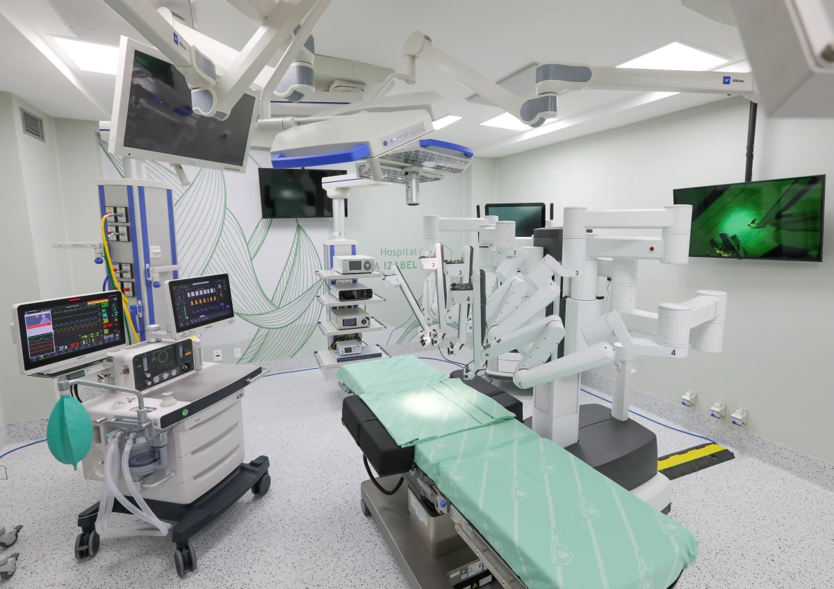 Chegada de novo robô consolida Santa Izabel como principal centro de cirurgia robótica da Bahia Chegada de novo robô consolida Santa Izabel como principal centro de cirurgia robótica da Bahia